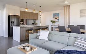 Huge Family Home, Pool, 2 Living Areas, 8 Min Beach